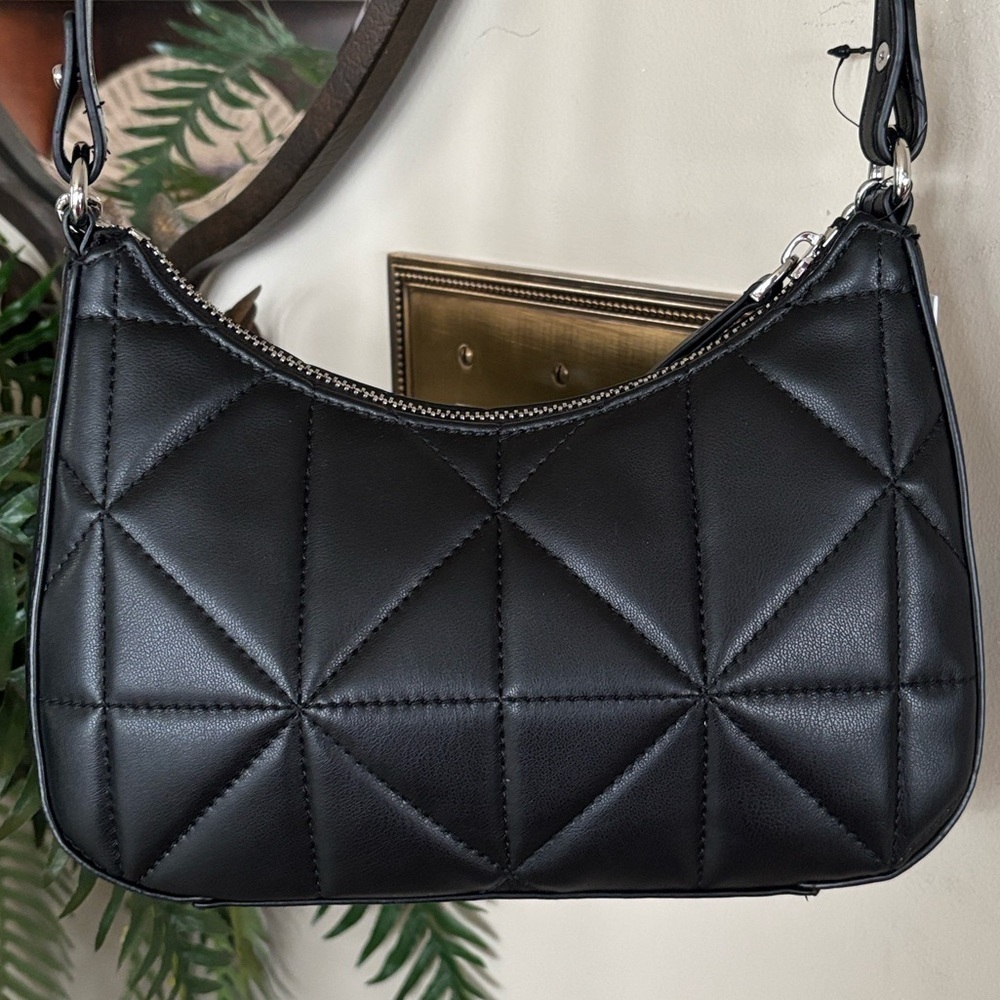 Brand New DKNY Black Lizzy Top Zip Crossbody Bag Chain Quilted Stitch Purse - Picture 8 of 15